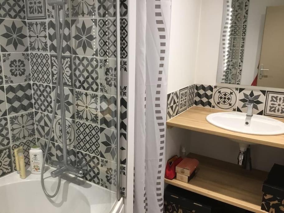 Appartement Tres Lumineux Egat Exteriér fotografie