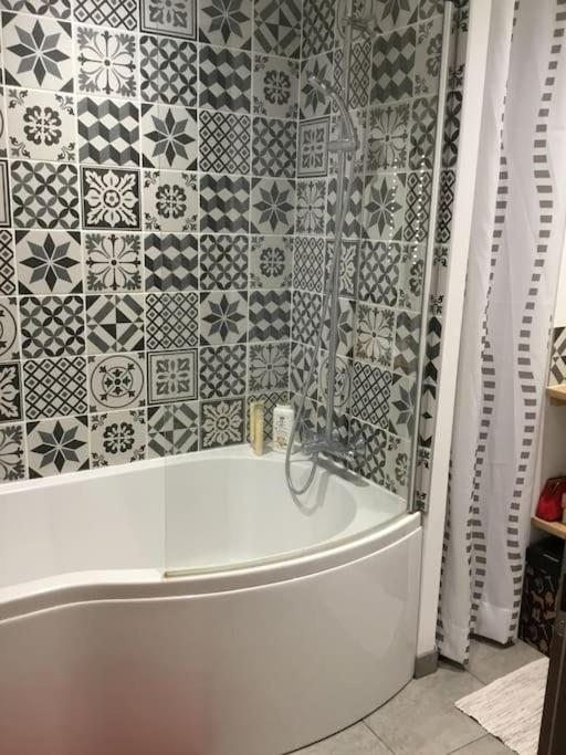 Appartement Tres Lumineux Egat Exteriér fotografie